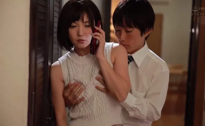 Chồng đi đánh golf, cô vợ ở nhà dẫn trai trẻ về xoạc cho sướng