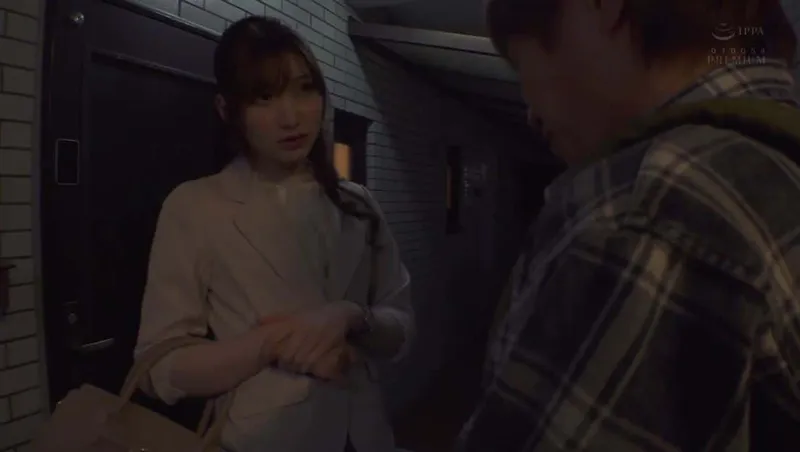 Người phụ nữ nhà bên tốt bụng mời vào nhà vì mất chìa khóa