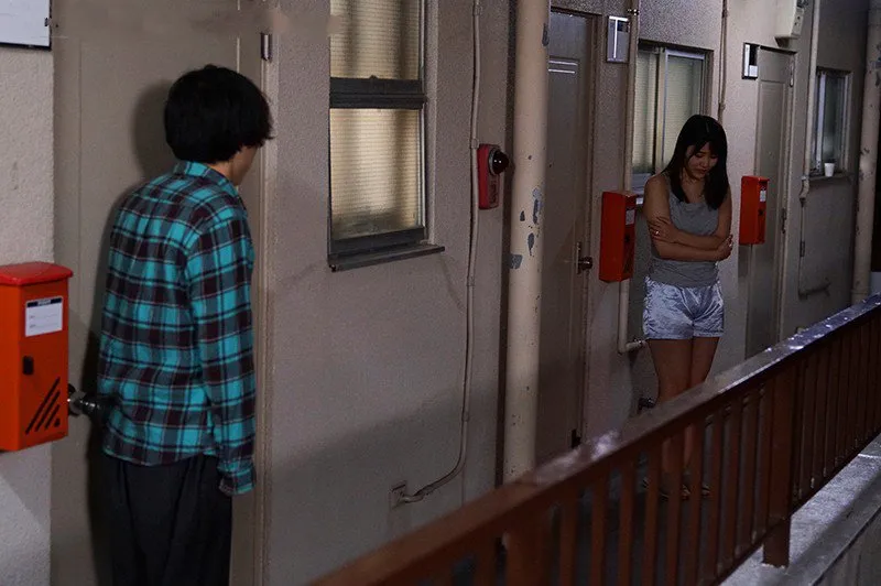 Bí mật ngoại tình với cô nàng nhà bên cãi nhau bị chồng yêu đuổi ra cửa