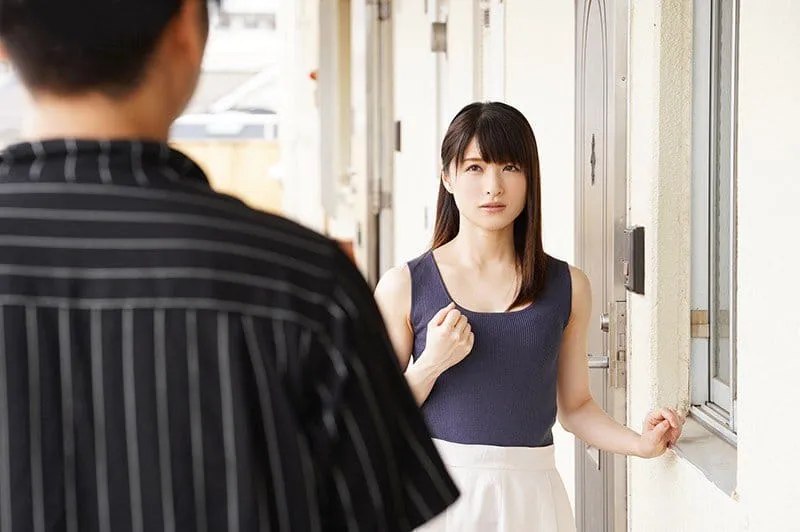 Cãi nhau với gã chồng, vợ ăn nằm với cậu thanh niên hàng xóm